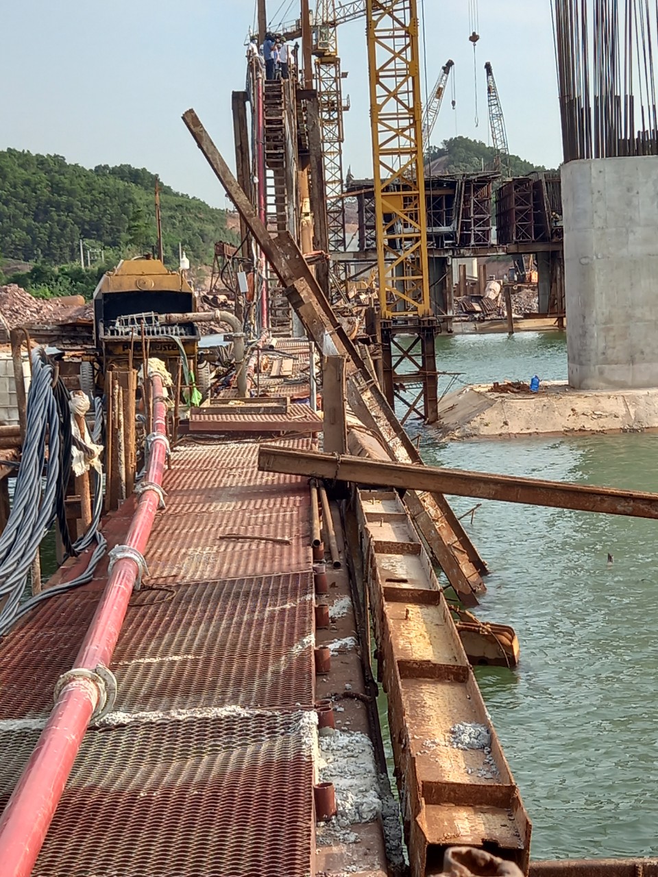 du-an-cau-tien-yen-quang-ninh-thi-cong-dong-nho-coc (16)