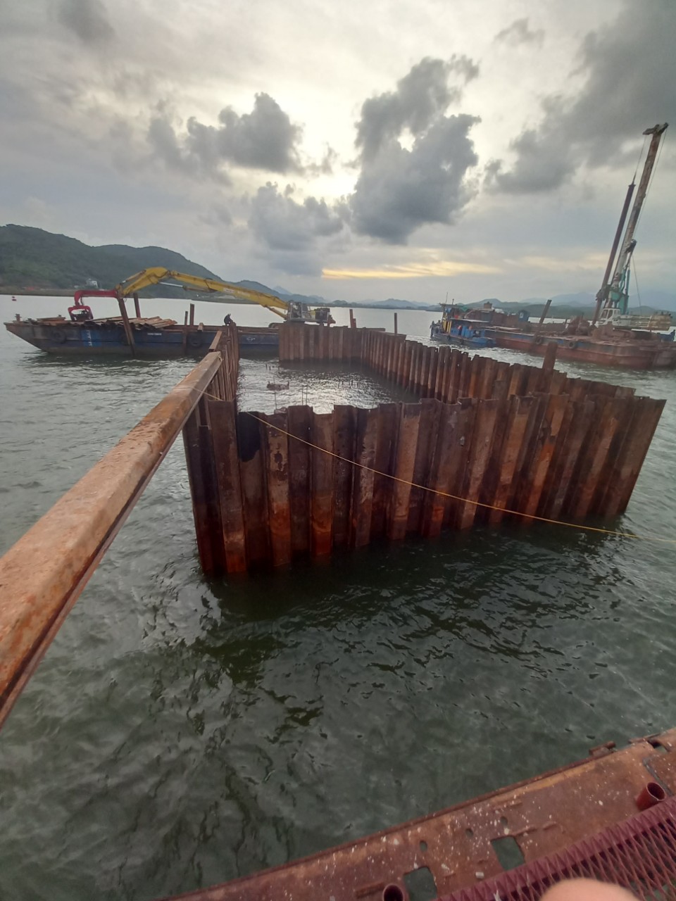 du-an-cau-tien-yen-quang-ninh-thi-cong-dong-nho-coc (18)