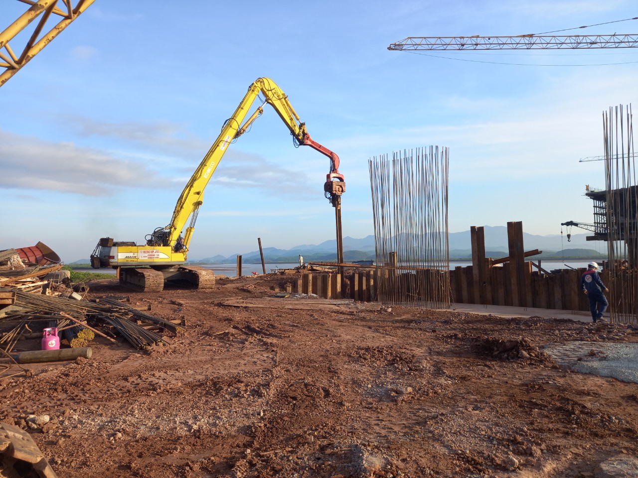 du-an-cau-tien-yen-quang-ninh-thi-cong-dong-nho-coc (19)